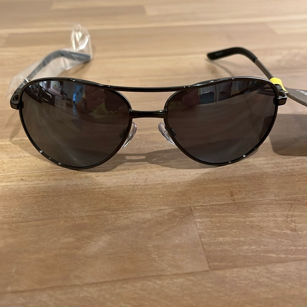 Foster Grant Polarized Sun glasses NWT